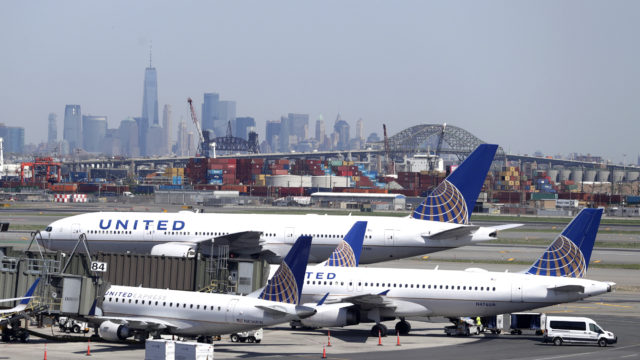 A partir de abril United Airlines reduce en 95% sus vuelos internacionales