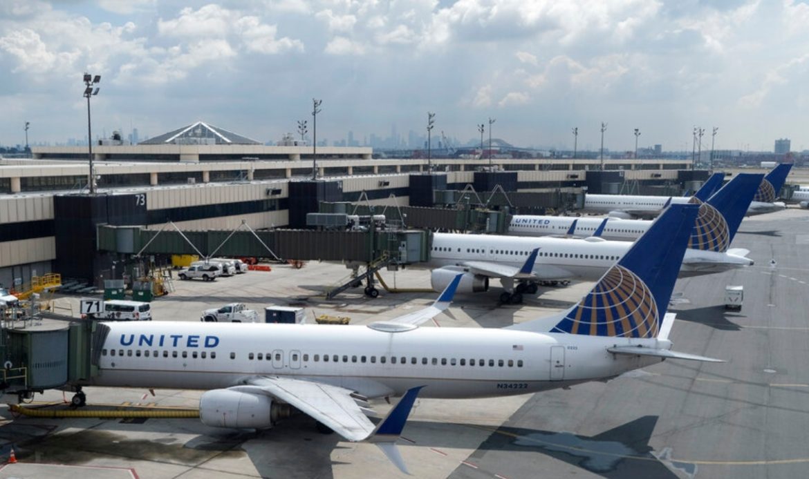 Aerolíneas que operan en aeropuertos del área de Nueva York entregarán 10% de sus slots