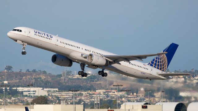 United Airlines presentó demoras por problemas en computadoras