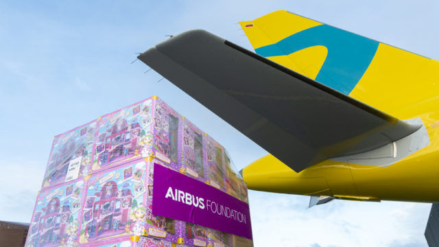La Fundación Airbus y la Fundación VivaAir se unen para llevar juguetes a los niños en Colombia