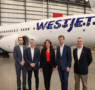 WestJet celebra segundo aniversario de colaboración con gobierno de Alberta