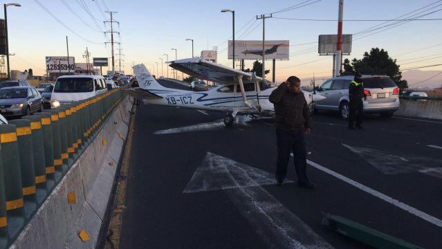 Cessna 182 aterriza de emergencia en avenida de Toluca