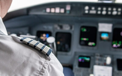 ¿Cuál es la mejor forma de prepararse para el examen profesional para piloto aviador comercial?