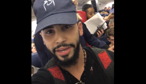 ¿Por qué obligaron al bloggero Adam Saleh a bajar de un vuelo de Delta?