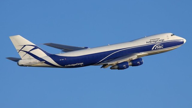 Boeing y AirBridge Cargo negocian la venta de 10 B747-8