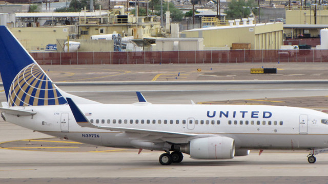 United convierte y aplaza llegada de aviones 737