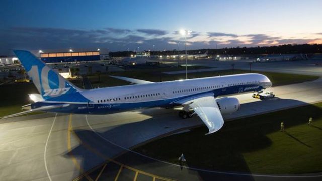 Boeing presenta al B787-10 como nuevo avión de largo alcance pero con el desafío de posicionarlo en el mercado