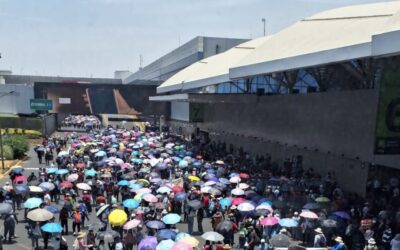 Suspenden temporalmente operaciones en el AICM por bloqueo de manifestantes