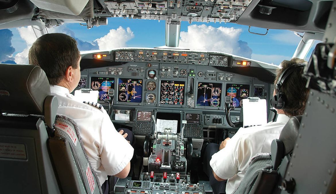 La FAA propone una segunda barrera física en la cabina de vuelo en vuelos comerciales
