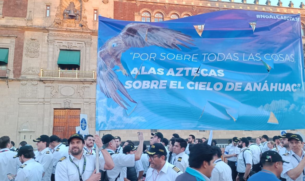 Marchan al Zócalo Pilotos Aviadores para defender sus empleos en riesgo por el cabotaje