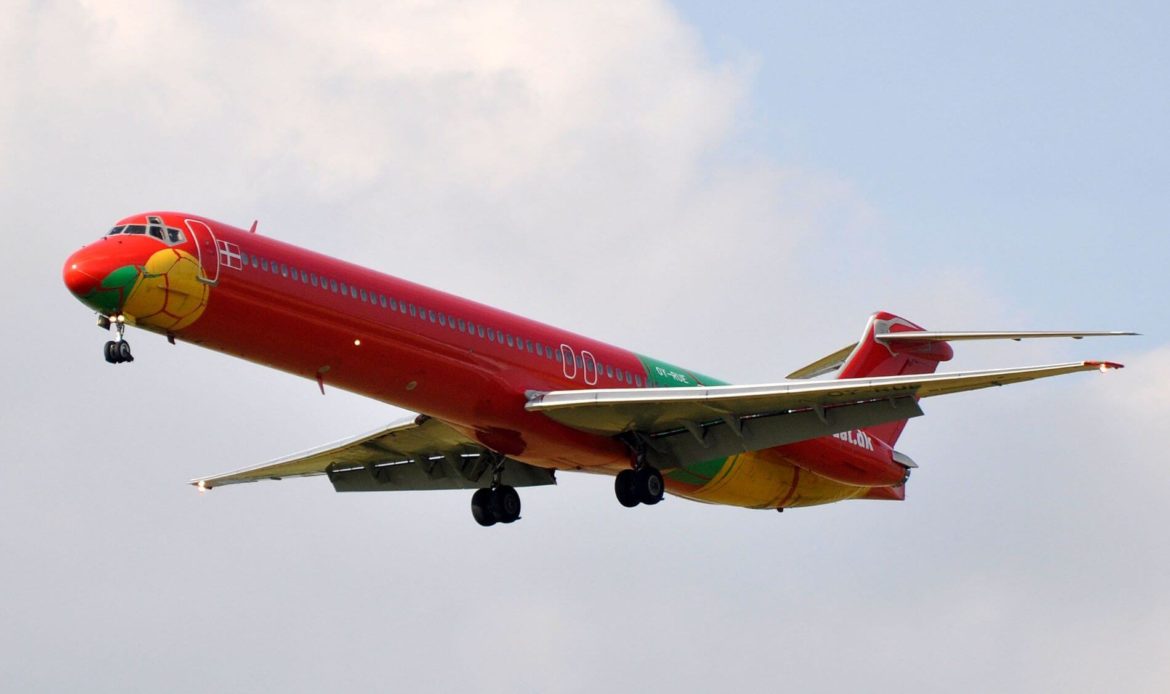 DAT retira el último avión MD-83 de Europa con un vuelo especial