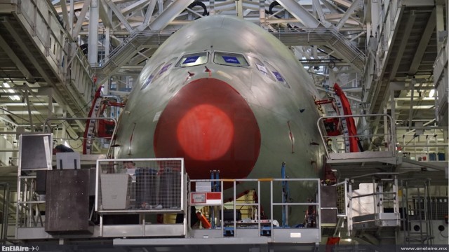 Sección delantera del fuselaje del  A380 antes de ser ensamblado con las 5 piezas restantes.