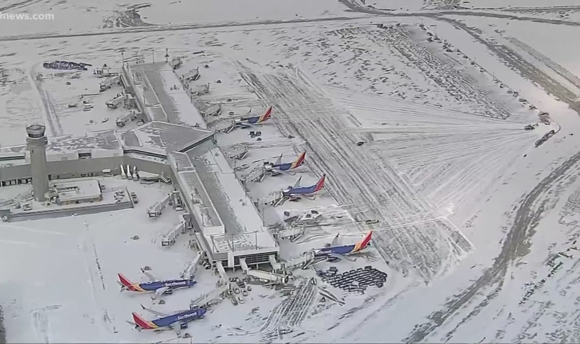Más de 1000 vuelos cancelados en el aeropuerto de Denver