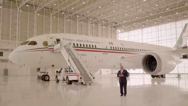 López Obrador insiste en comprar boleto de la “rifa” del avión presidencial
