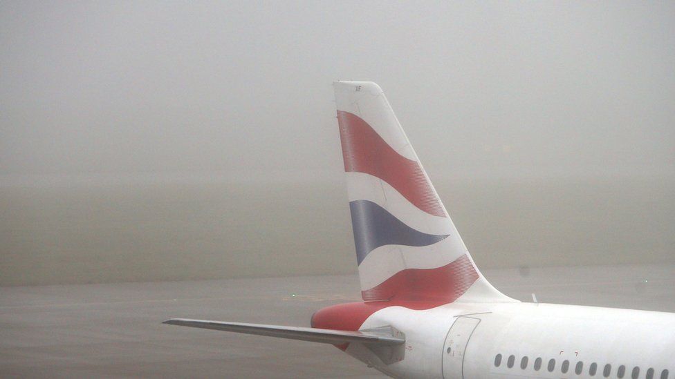 Heathrow bajo niebla afecta a más de 12,000 pasajeros