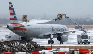 Tormenta invernal provoca miles de cancelaciones y demoras en aeropuertos de Estados Unidos