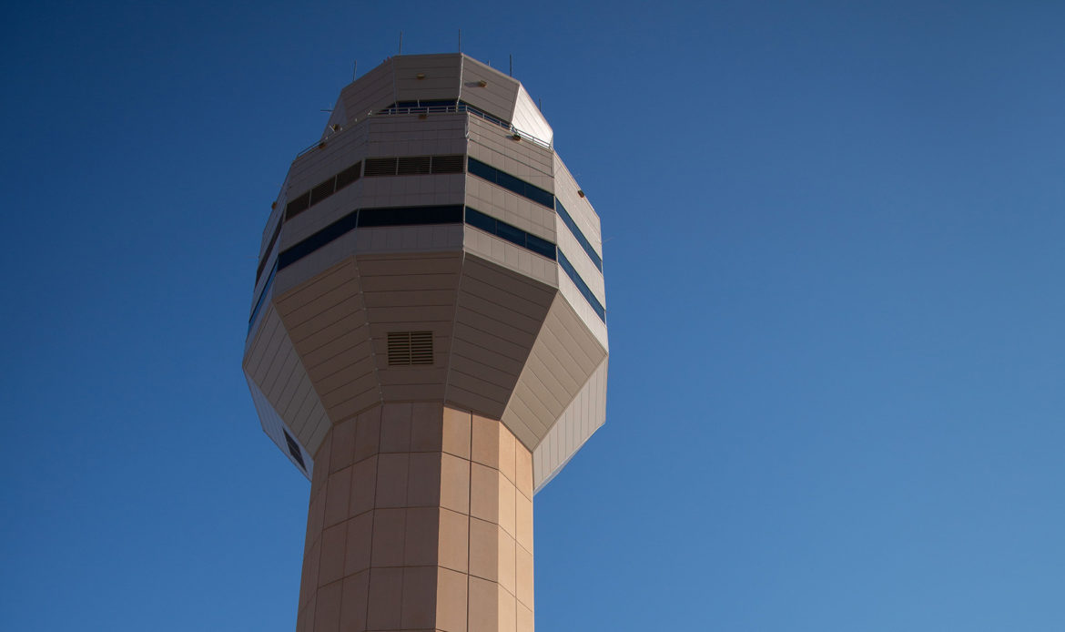 FAA firma acuerdo con Nashua para entrenar controladores aéreos