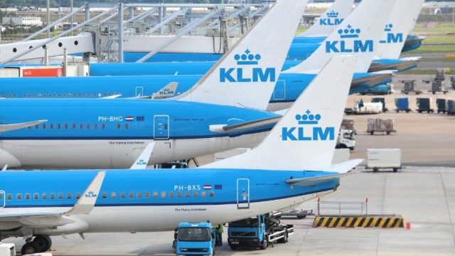 KLM regresa a más de 10 mil personas a casa tras emergencia sanitaria