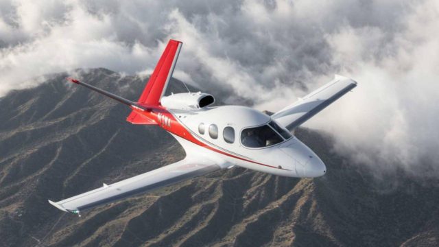 FAA deja en tierra flota de Cirrus Vision Jet