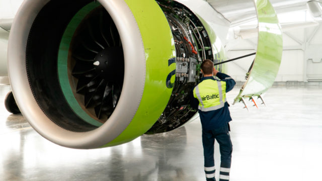 AirBaltic lanza su programa de pasantías para técnicos de mantenimiento