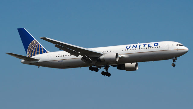Vuelo de United desviado por varios pasajeros enfermos