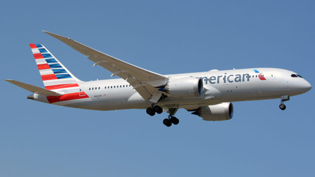 American Airlines comienza a suspender rutas por retrasos en entregas del B787