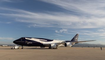 Lufthansa incorpora el Boeing 747-8 al grupo de aviones con la pintura del centenario