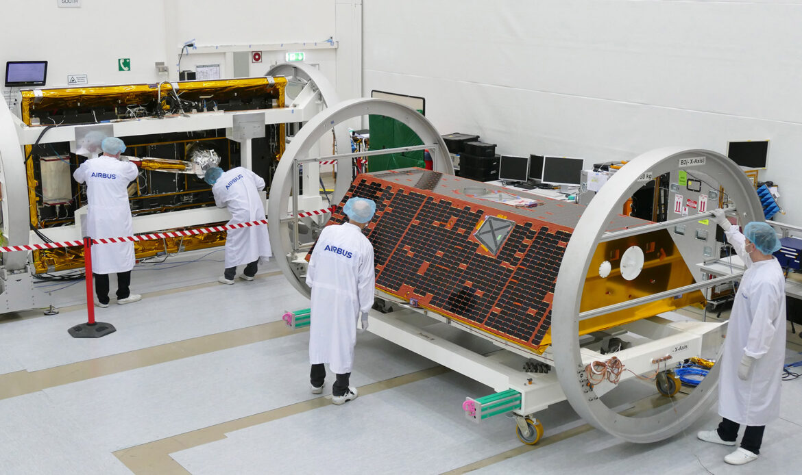 Airbus lanza nuevo programa y desarrolla nuevo satélite