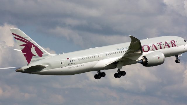 Qatar Airways busca comprar 10% de las acciones de American Airlines