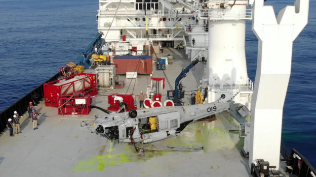 Armada de Estados Unidos recupera un MH-60 accidentado a 19,000 pies de profundidad en el Océano Pacífico