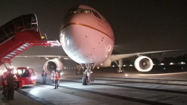 A330 de Saudia pierde neumático de tren de nariz