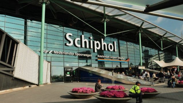 Amsterdam Schiphol se queda sin combustible