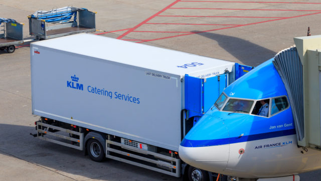 KLM restablece servicio a bordo tras suspensión por Covid-19