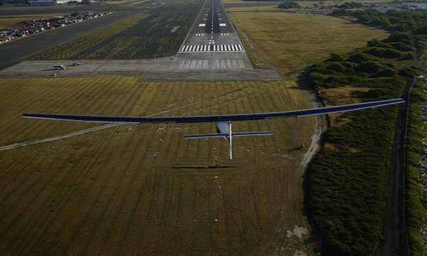 Solar Impulse comienza vuelos de mantenimiento