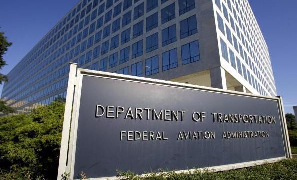 FAA emite directiva de seguridad para baterías de litio de computadoras