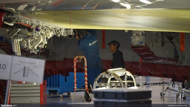 Unas mil personas trabajan en el completo Jean-Luc Lagardere para hacer volar al Airbus A380.