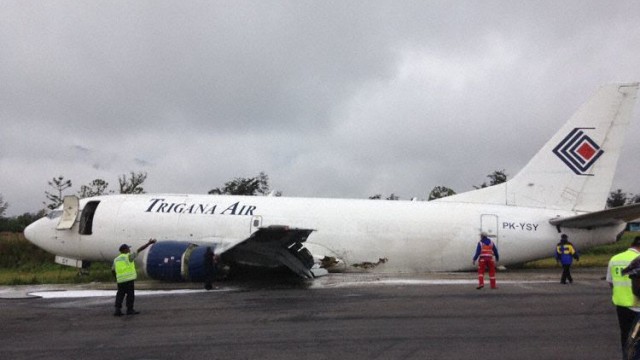 Colapsa tren de aterrizaje de Boeing 737 durante aterrizaje
