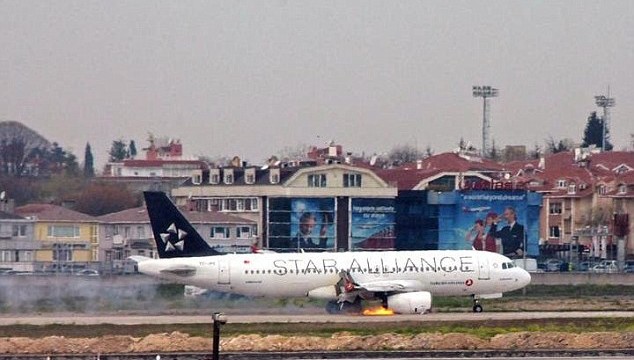 Vídeo: A320 de Turkish Airlines aterriza de emergencia