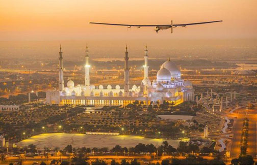 Solar Impulse 2 realiza primer vuelo en Abu Dhabi