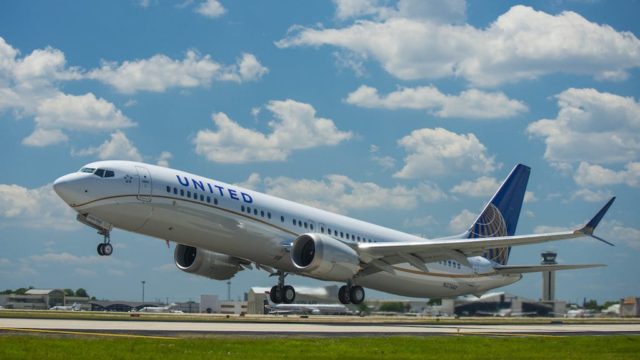 United Airlines reubica tripulaciones de vuelo por temor a protestas electorales