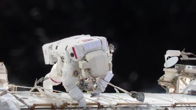 Astronautas Jeff Williams y Kate Rubins de la NASA realizan caminata espacial