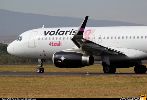 Volaris y FUCAM habilitan “Asiento Rosa”