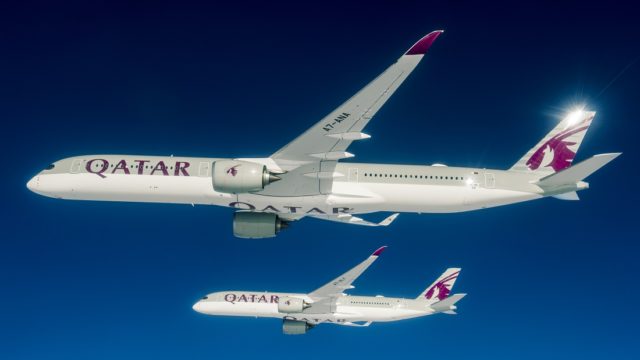 A350-900 y -1000 de Qatar Airways realizan vuelo en formación