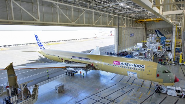 El A350-1000 comienza ensamblaje final para primer vuelo este año