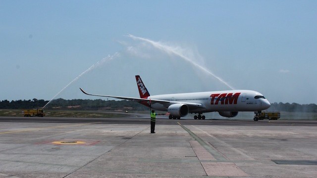 TAM realiza vuelo inaugural del primer A350 de América